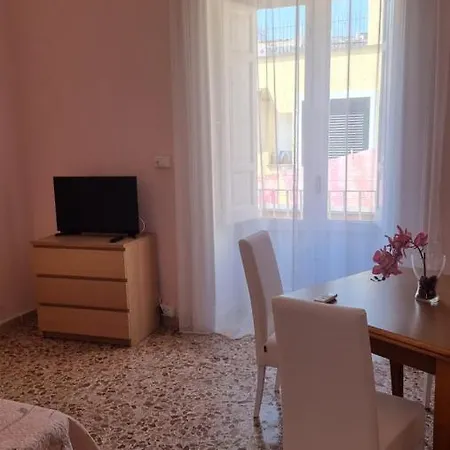 Su Piazza Matteotti Forio Centralissimi *