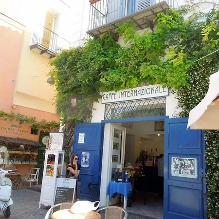 Su Piazza Matteotti Forio Centralissimi Apartment