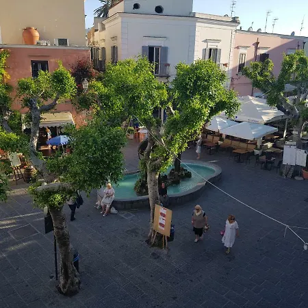 Su Piazza Matteotti Forio Centralissimi *