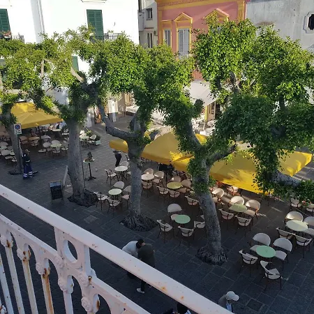 Su Piazza Matteotti Forio Centralissimi Apartment *
